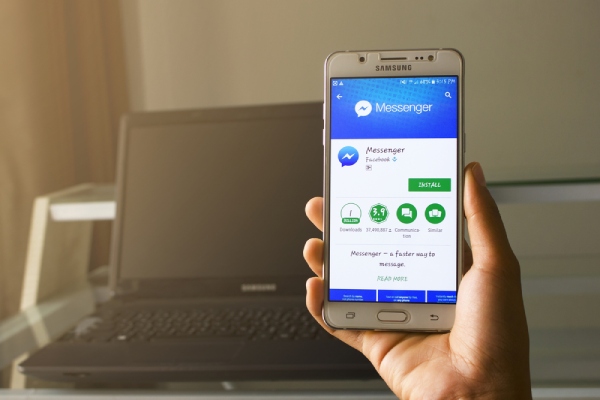 facebook na telefonie